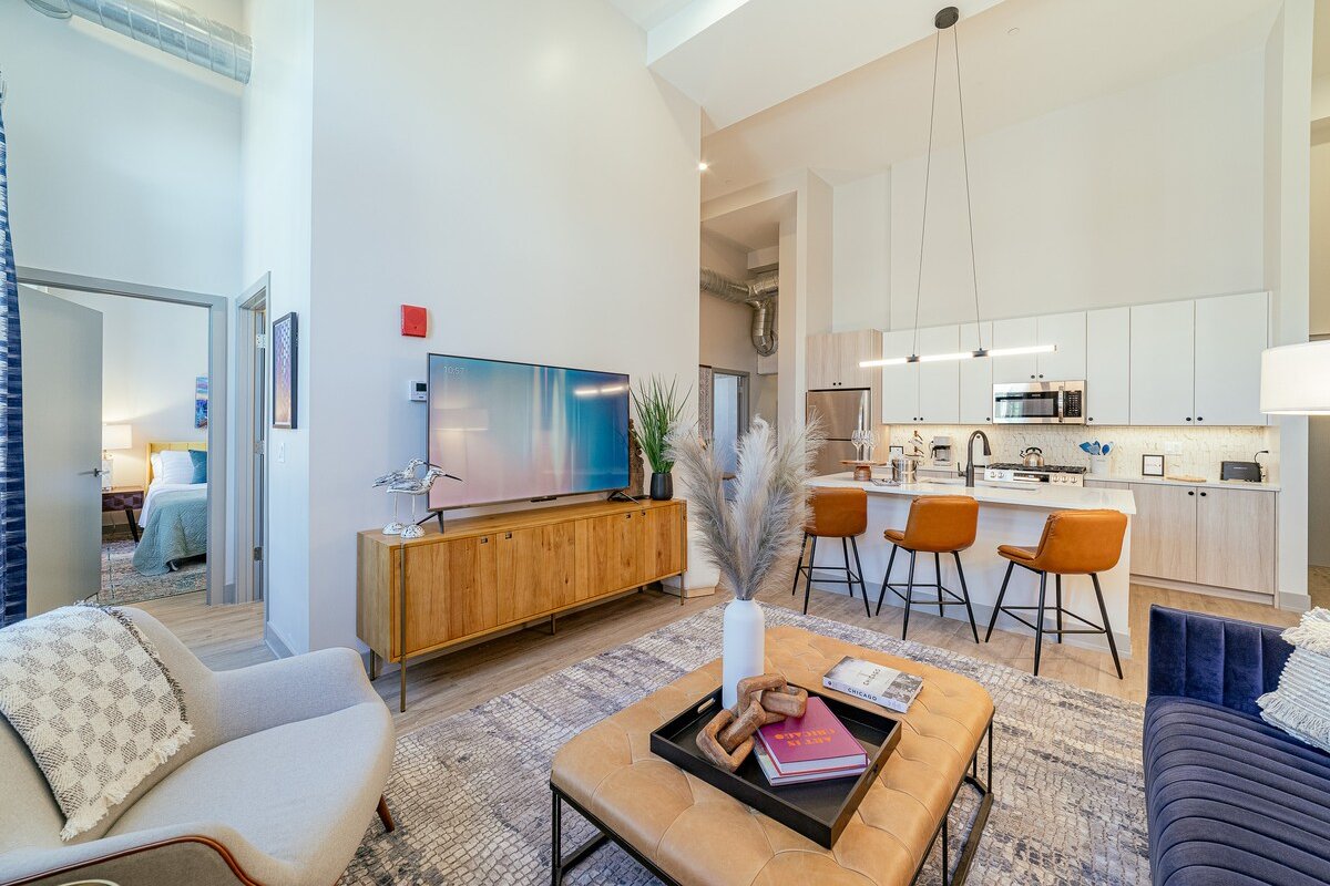 The Cornerstone – Designer 4BR Flat in Bucktown/WP gallery image 5