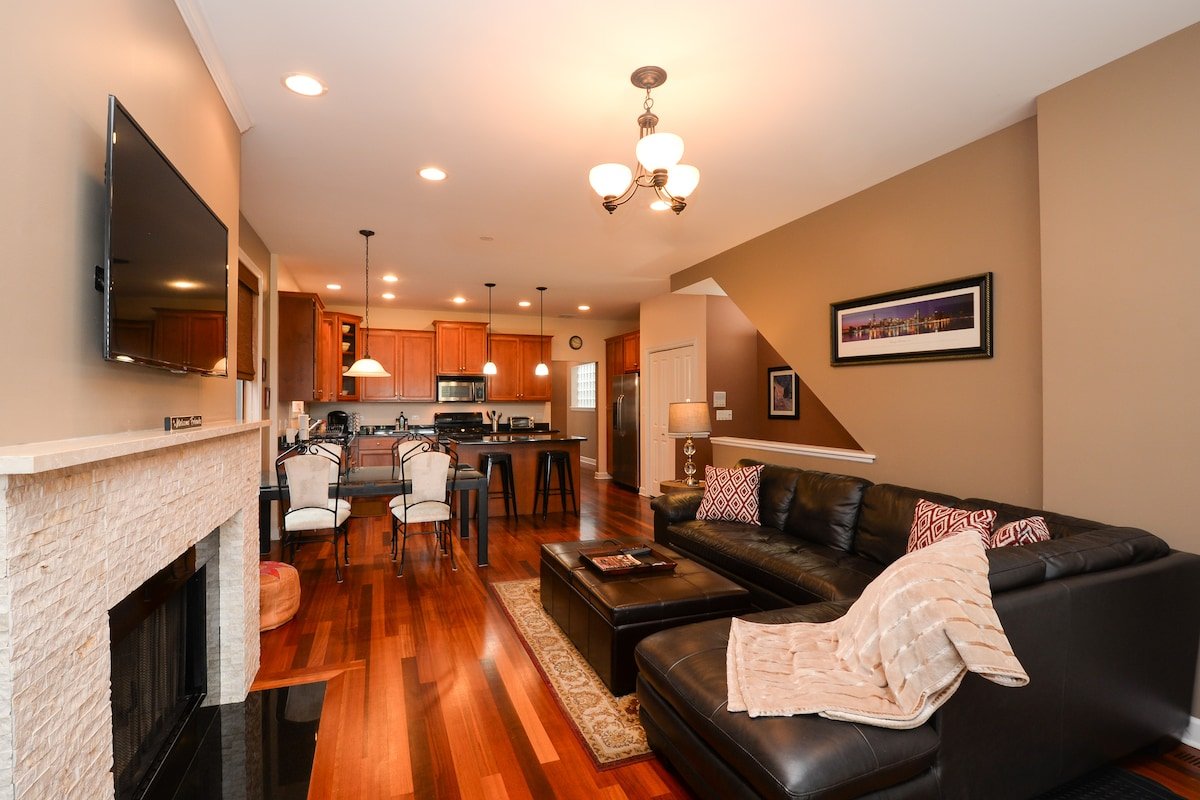 Little Italy/UIC 3 bdrm, 2.5 bath Condo gallery image 3