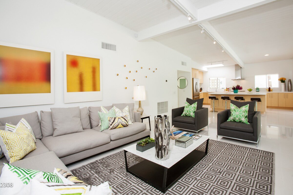 La Paloma Palms – Stunning Interior & Pool! gallery image 3