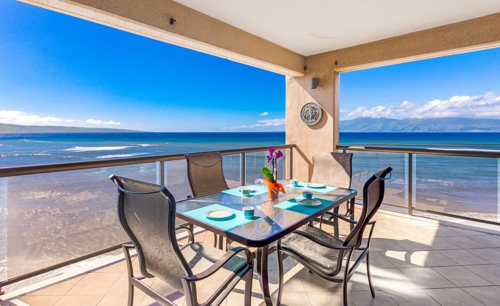 Panoramic Views right on a Sandy Swimmable Beach