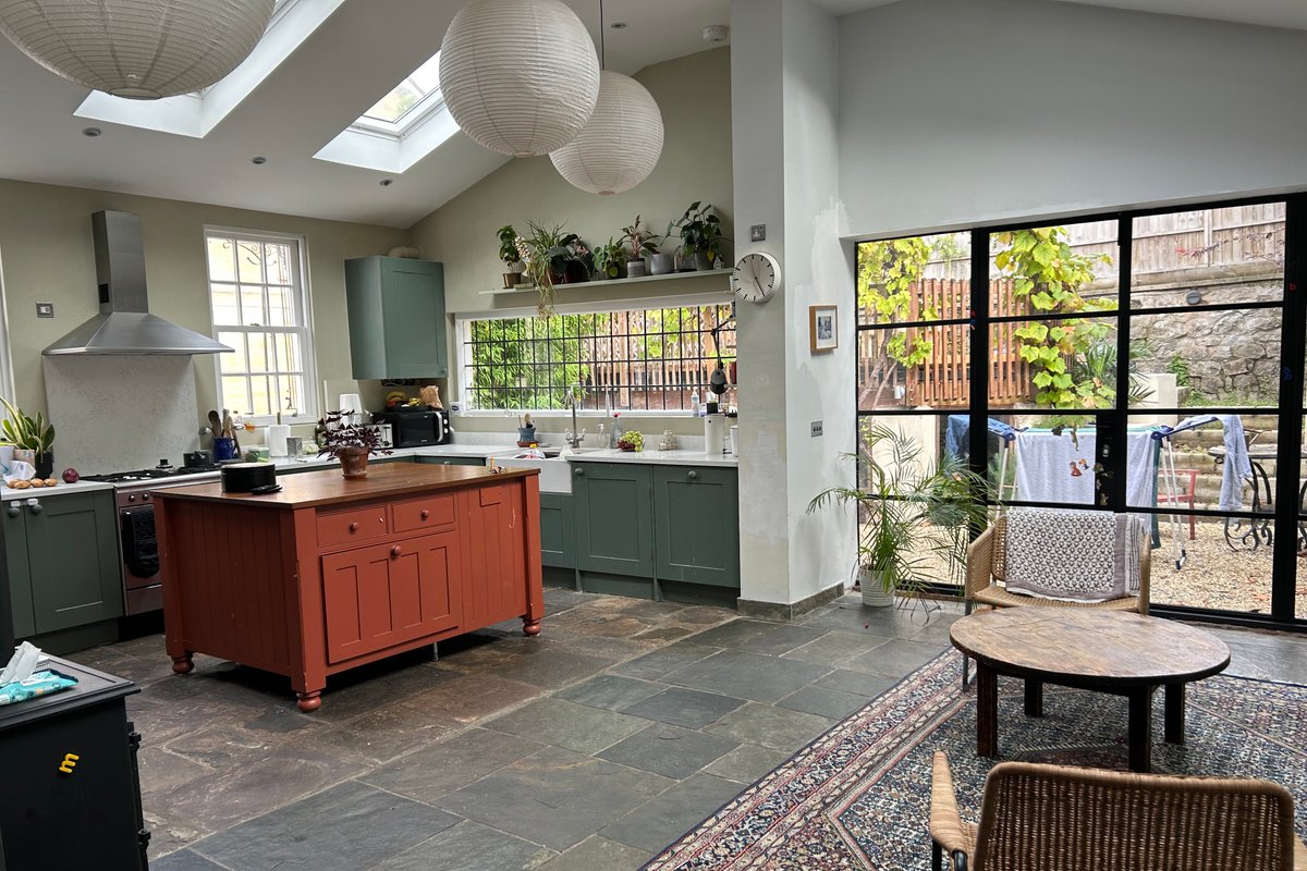 Family house in Cotham with 2 cats & free parking