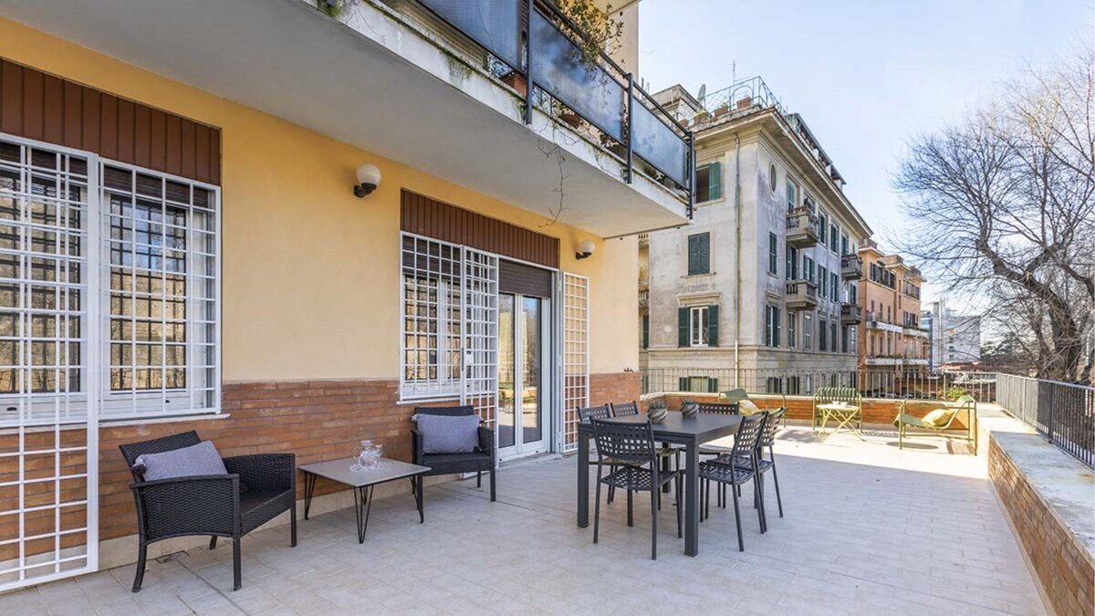 ROMAC San Saba with terrace near Piramide gallery image 4