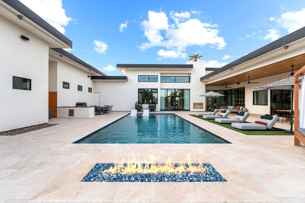 Luxury Modern Estate – Resort Amenities & Oasis! gallery image 3