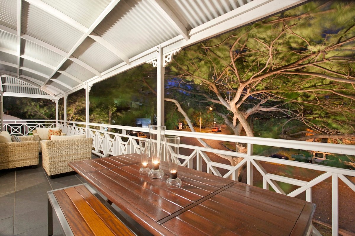 Lambert House – Upper level gallery image 2