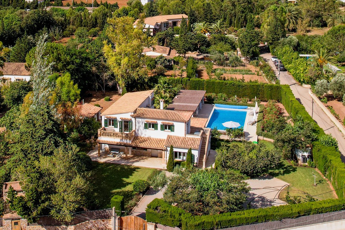 Luxury villa with heated pool in Port Pollença