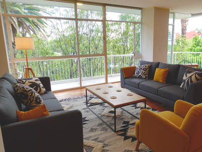 Spacious, light-filled apartment – Panoramic views