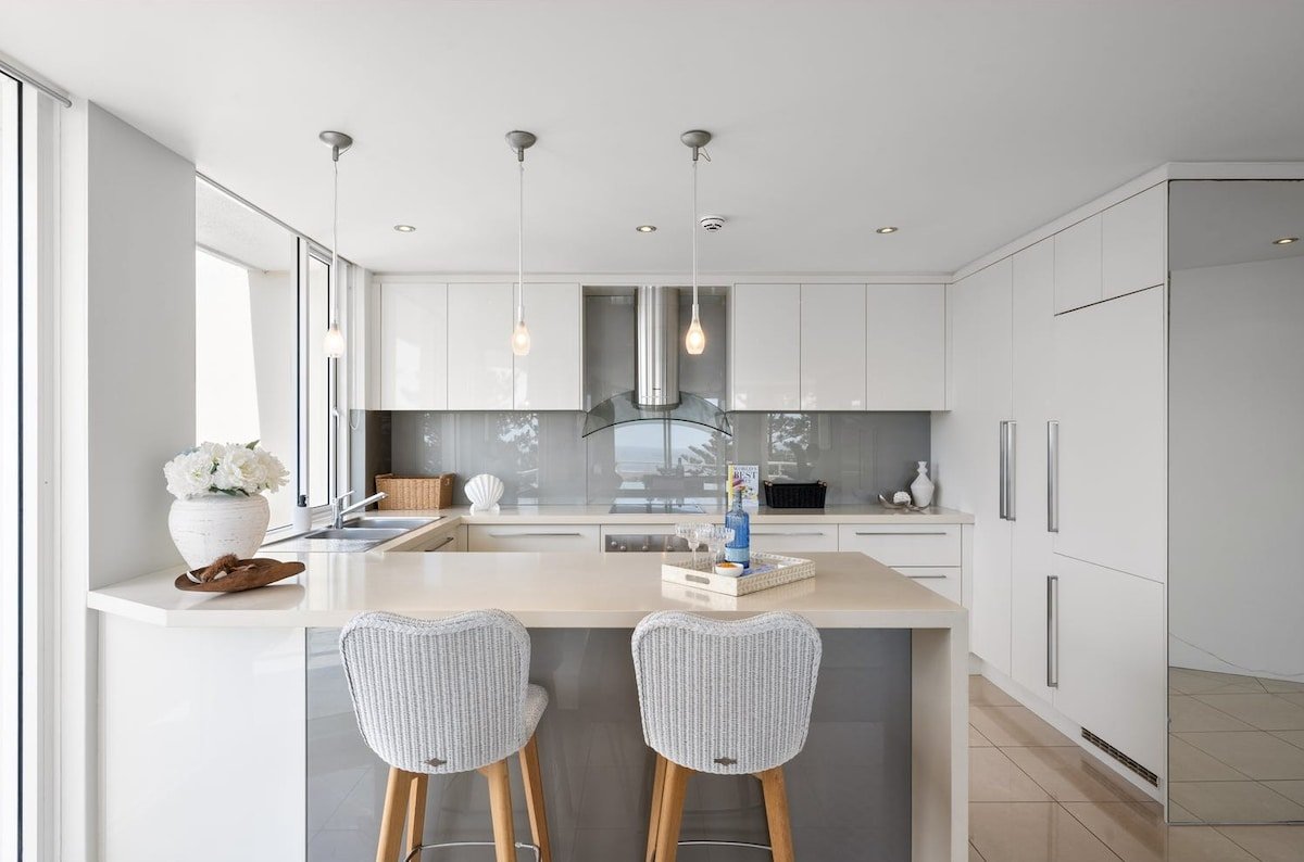 Best Beachfront Location – Beach Views Every Room gallery image 4