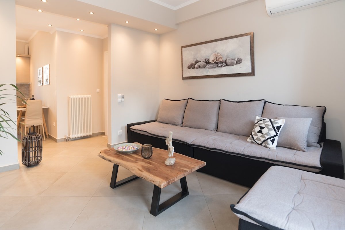 Amazing terrace of Acropolis! 10min walk to Plaka! gallery image 4