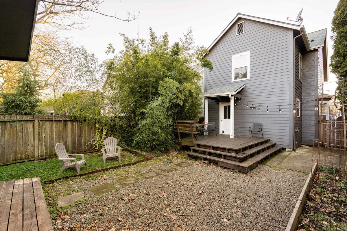 Modern 3BR + sofa bed• Alberta Arts • WalkScore 99 gallery image 4