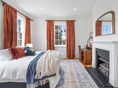 Devonshire House—Luxury with a Fascinating History