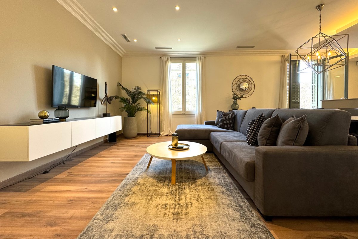 BCN Christmas Elegance & Modernity on Diagonal 5P