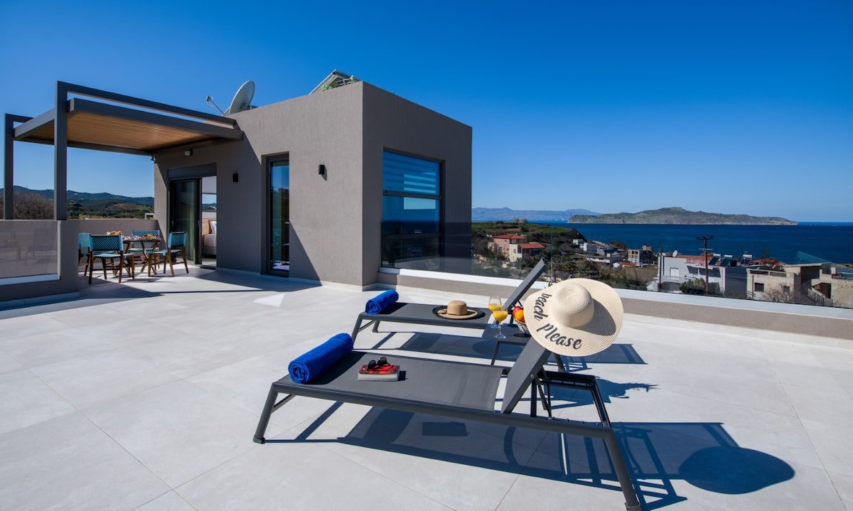 Brand New Lux villa-Sauna&Jacuzzi- Pvt Heated Pool gallery image 3