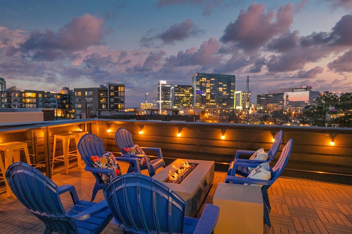 Gulch Walkable- Rooftop/Hot Tub! gallery image 3