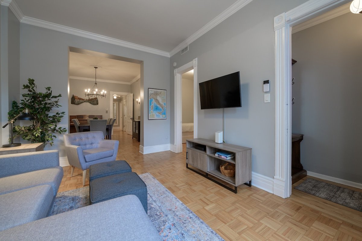 Vintage Walk-up in Old Town gallery image 4