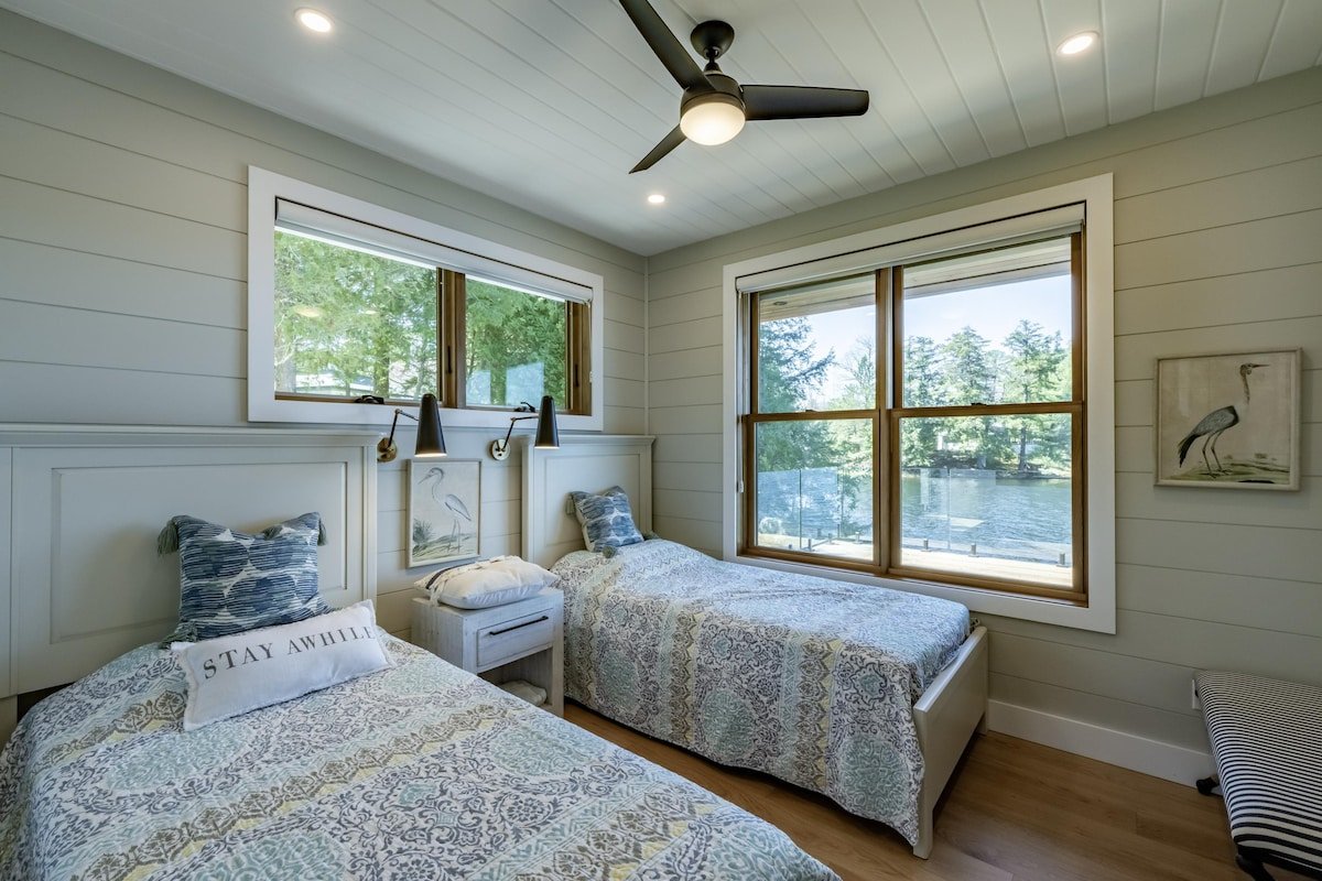 10 Bedrooms! Exquisite Waterfront on Lake Muskoka gallery image 2