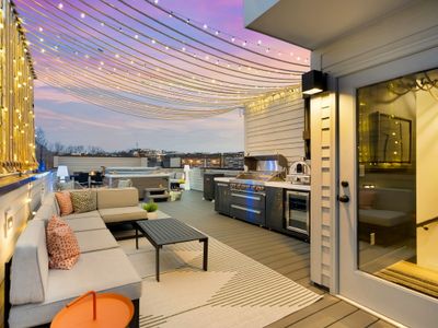 Luxury| Hot Tub| 9 Beds| Mins to Broadway