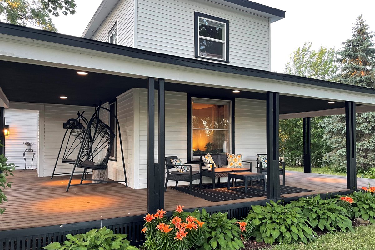 Cozy, historic 3 BR home with hot tub & Zen Den