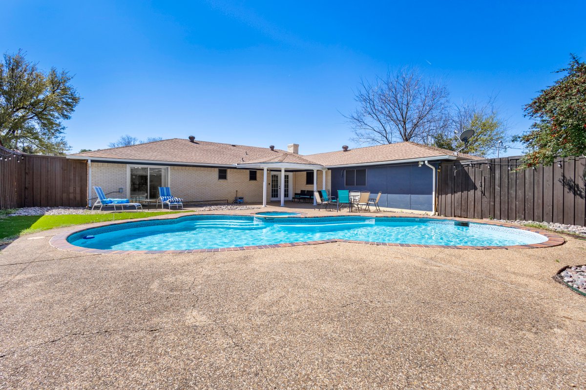 Darvany Haven: Pool & Spa Retreat @ Prime Location