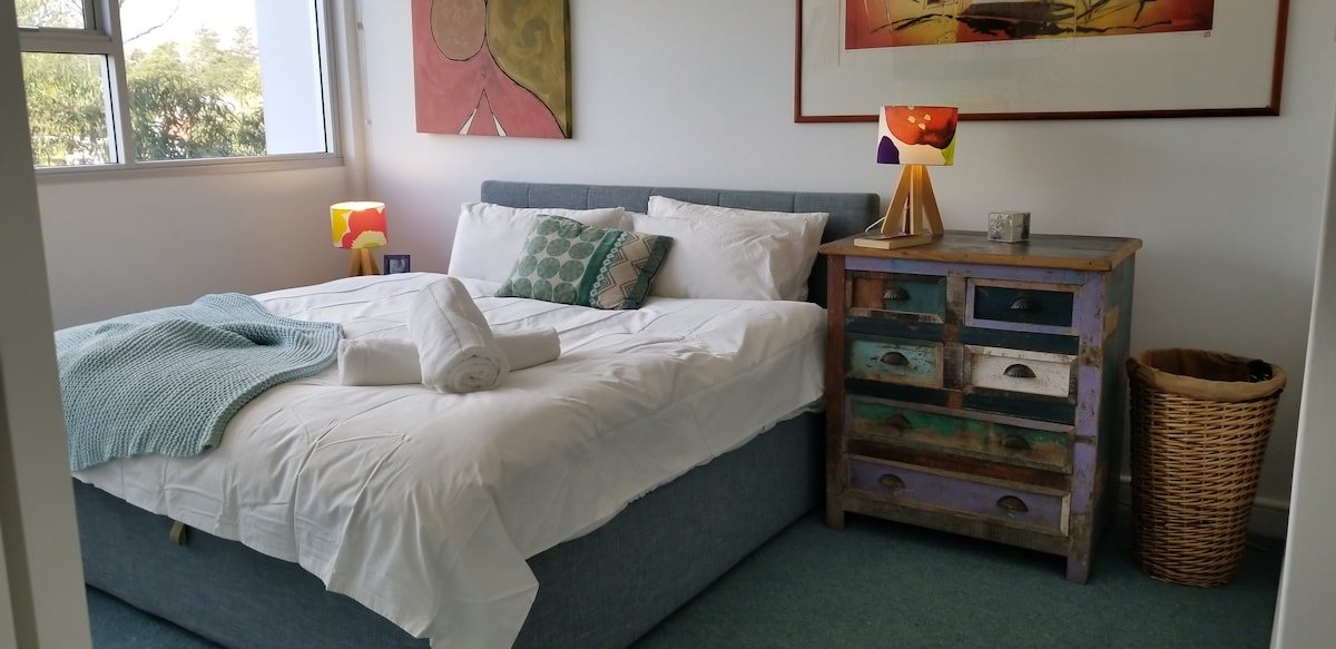 Manly: Beautiful 3 Bedroom apt with stunning views gallery image 5