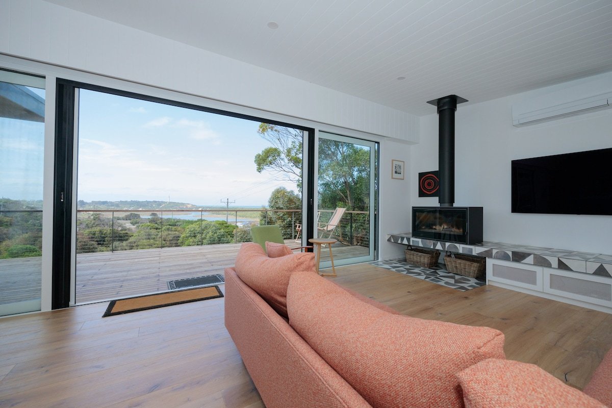 Hilltop Vistas – Pet Friendly! gallery image 2