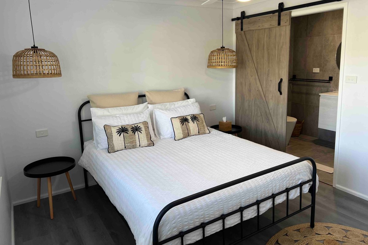 The Family Boathouse – 4 bed house plus 1 bed flat