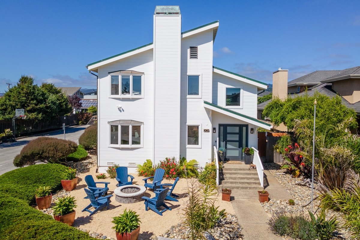 Luxury Beach House near Downtown Main Street gallery image 3