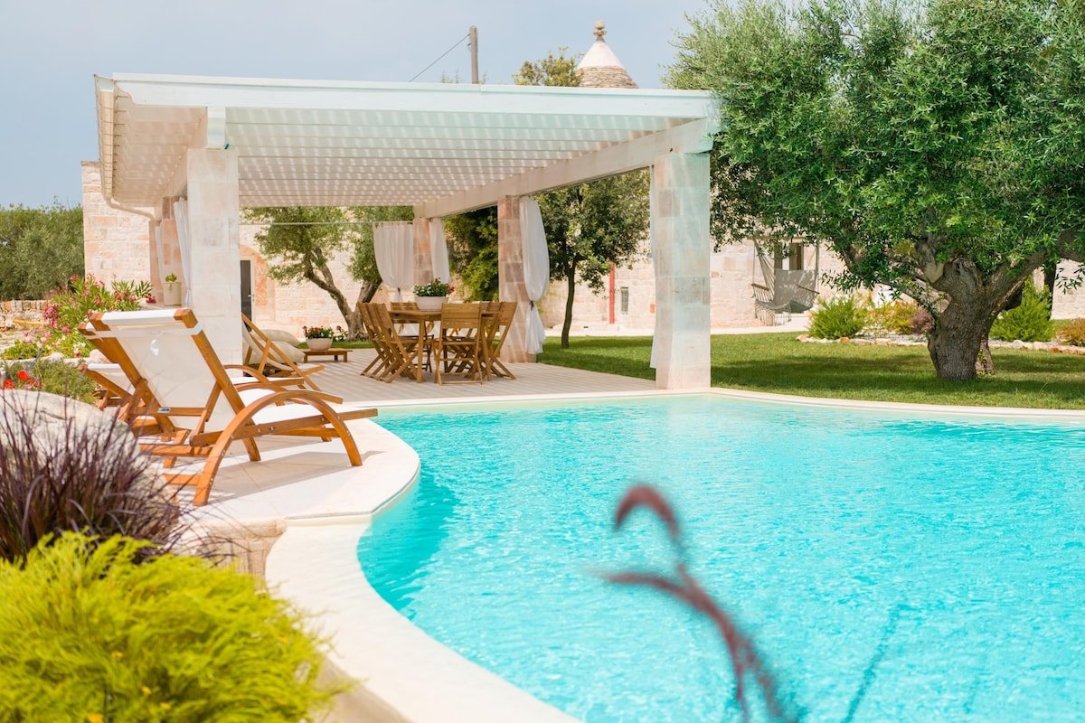 Luxury Trulli Petrantiqua with Pool in Locorotondo gallery image 4