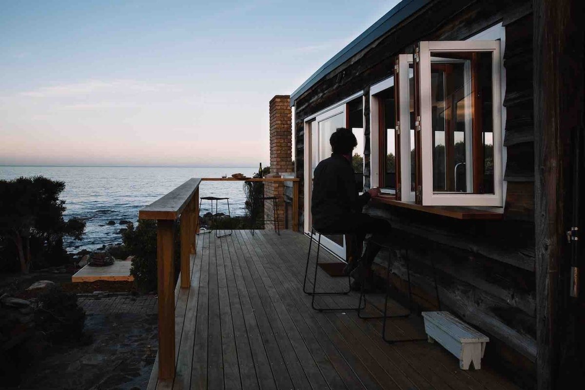 Whale Song ~ Oceanfront Escape gallery image 4