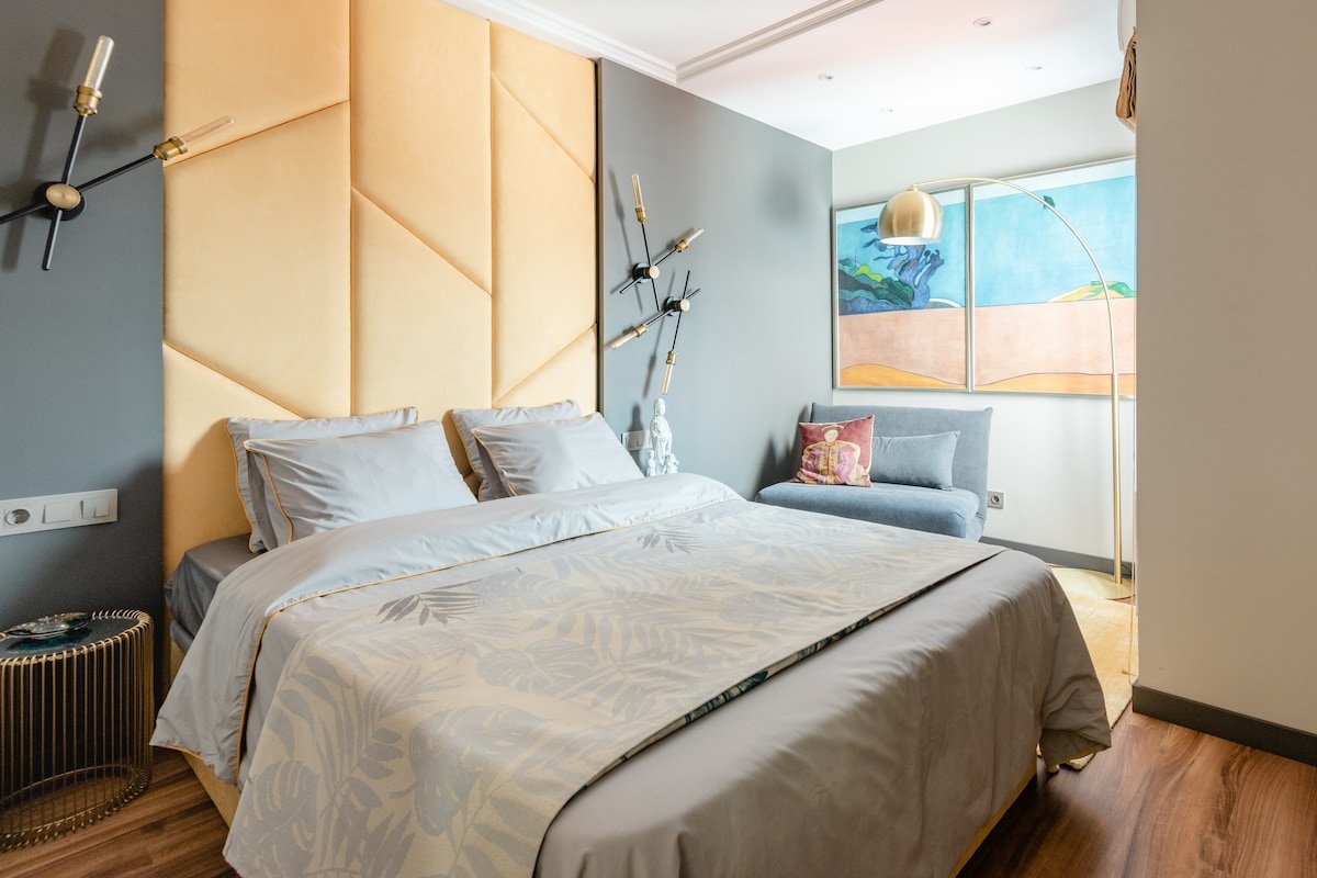 Chic, Sophisticated Gem in Eixample gallery image 5