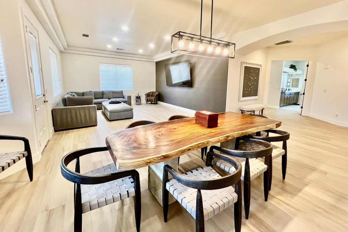 Luxury Mansion, 5 Minutes from Strip! 7bdrm, 16bed gallery image 3