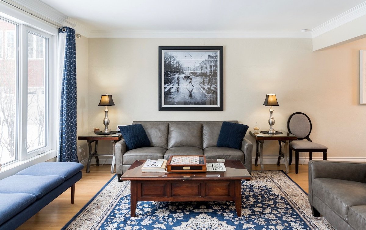 Academy/Wellington, 5 beds, 4 Big TV’s, park gallery image 2