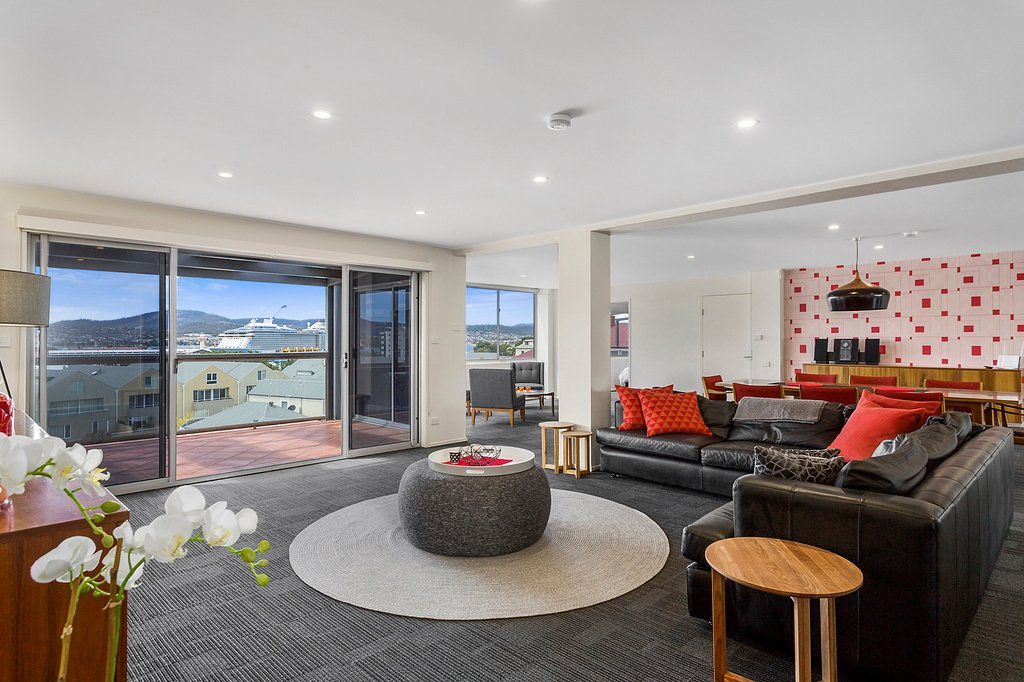 Battery Point Executive Penthouse Apartment