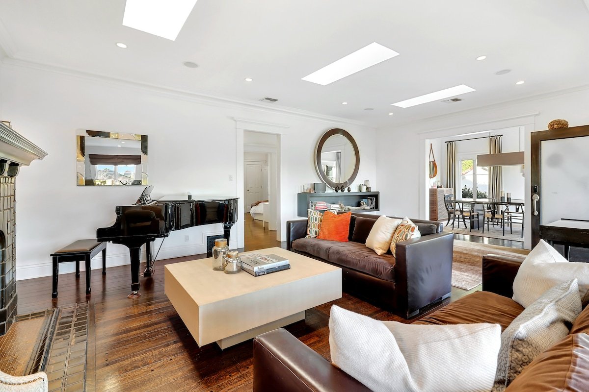 Weho 4 Bed w/ Pool, Gym, Theatre near Sunset Strip gallery image 4