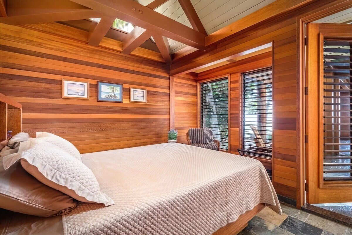 Alii Dr. Oceanfront 3BR — Winter Dates Open gallery image 5