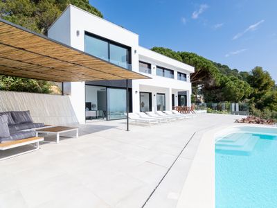 CoastalVillas – Villa Coco, stunning sea views!