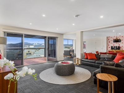 Battery Point Executive Penthouse Apartment