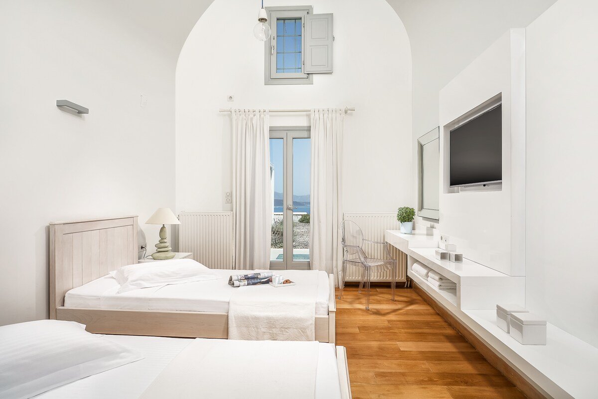 Akrotiri Private Residence gallery image 5