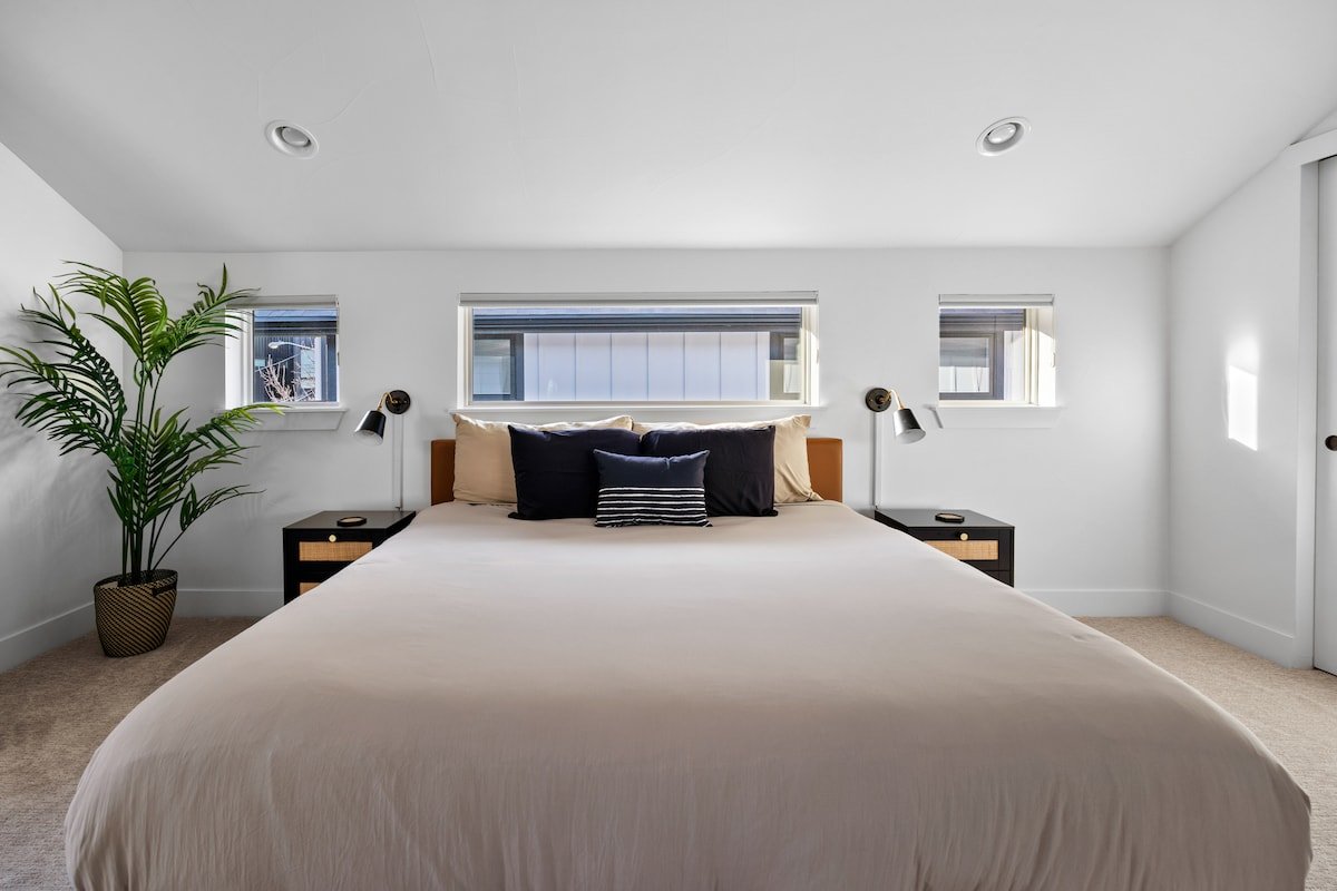 Luxury Townhome in Sloan’s Lake – No Cleaning Fees gallery image 4