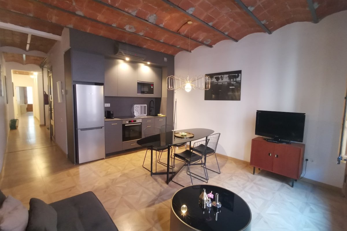 Beautiful Gothic Quarter Apartment 2 Bedrooms gallery image 4