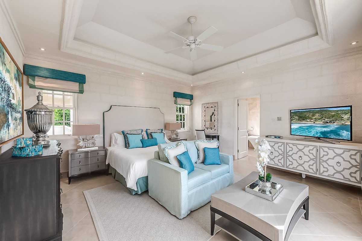 Westland Heights Villa, St James sleeps 10 gallery image 4