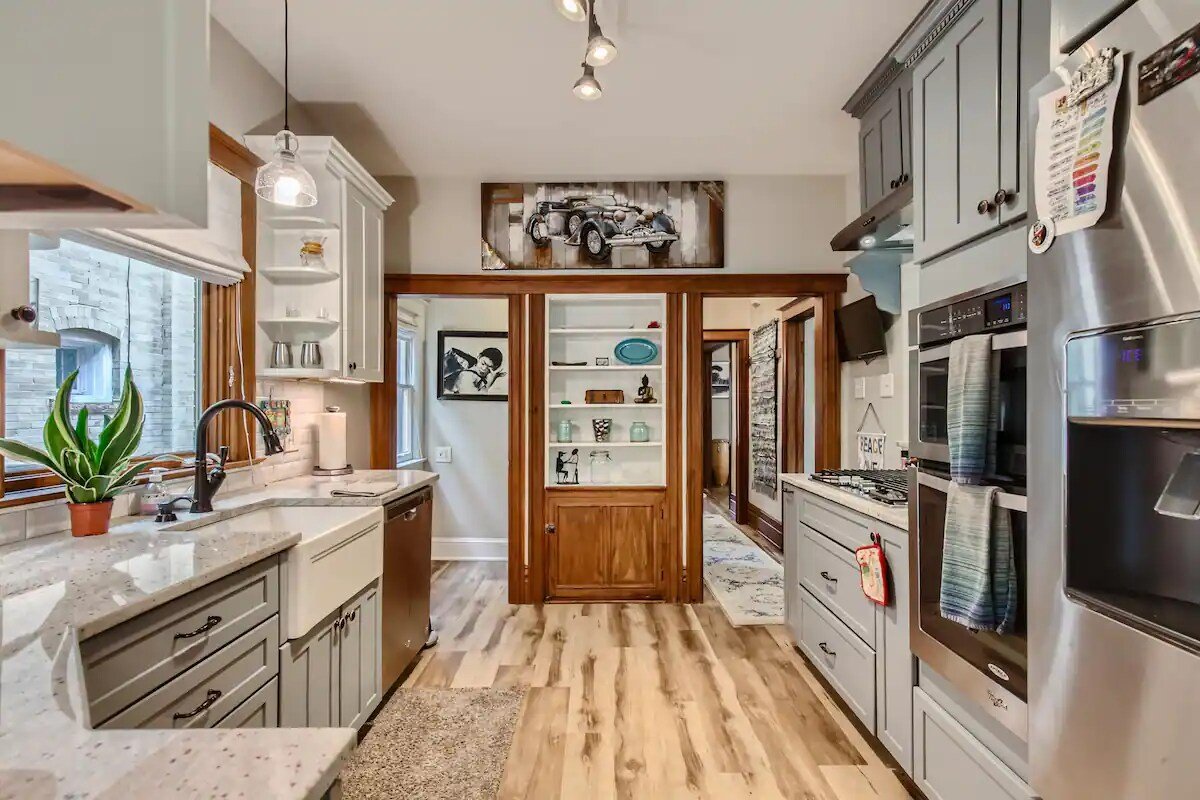 Charming Single Family Home Central-Seek Long Term gallery image 5