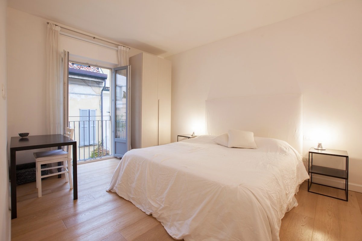 Borromei 7: 2BR/2BA charming Flat steps to Duomo gallery image 5