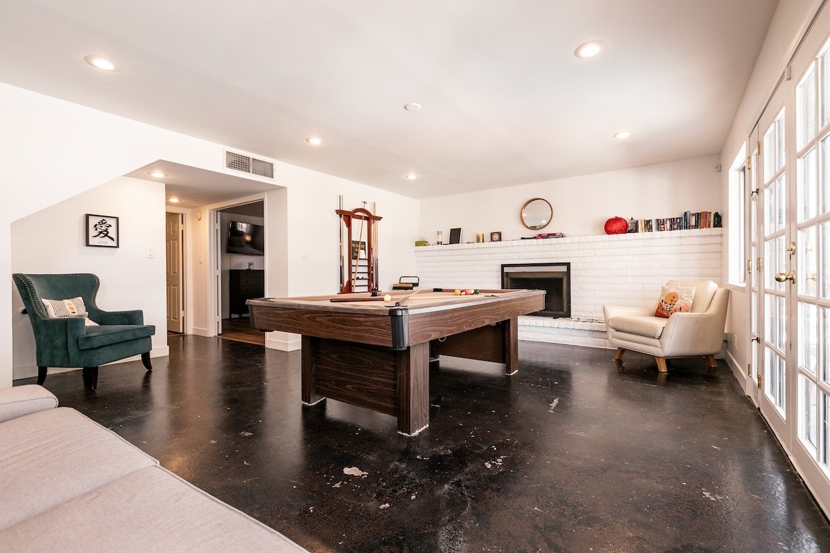 Bright, Modern 4BR with Beautiful Backyard & Pool! gallery image 4