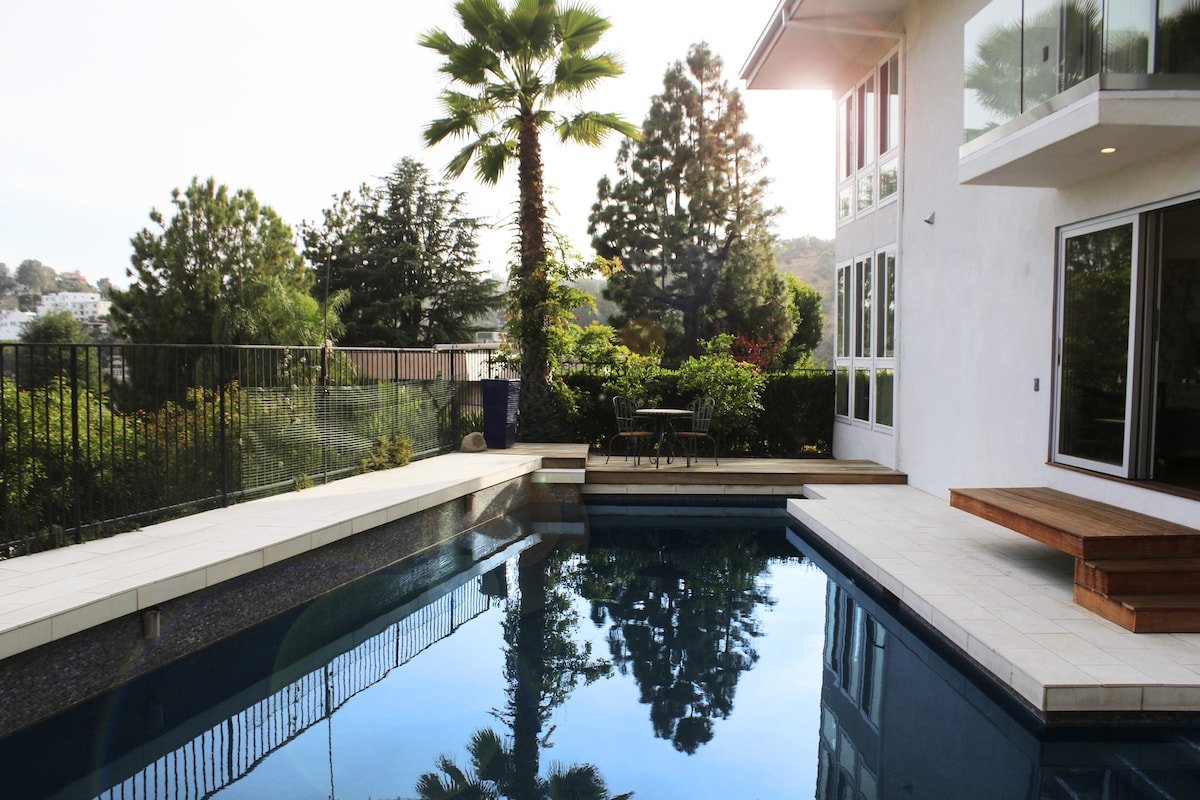 Luxury modern 5 min to Sunset, views w/theater gallery image 3