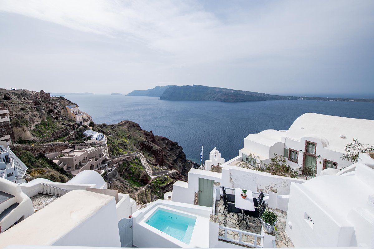 Ambi, Authentic Cycladic Cave Villa | Caldera View