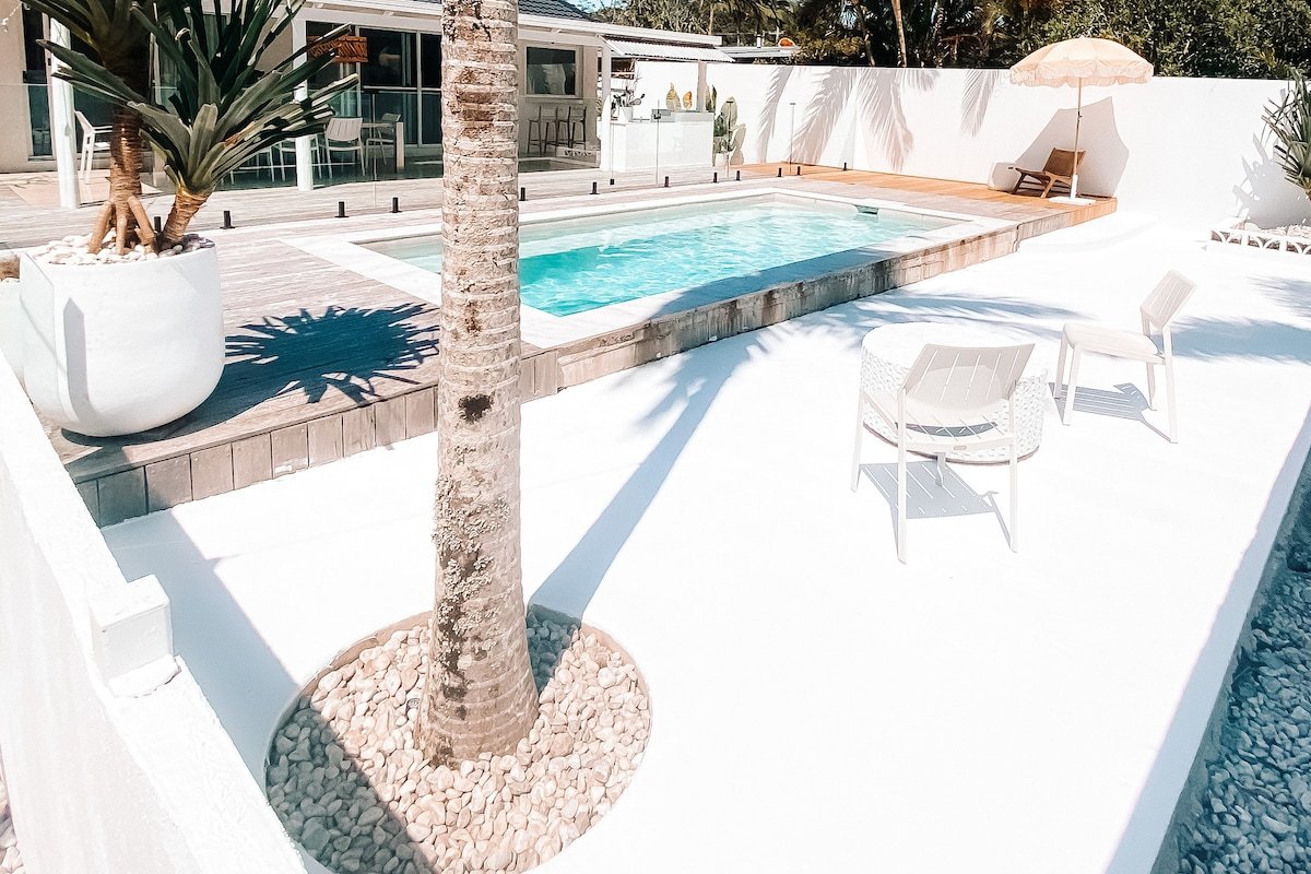 White House Noosa with Magnesium Pool and firepit gallery image 2