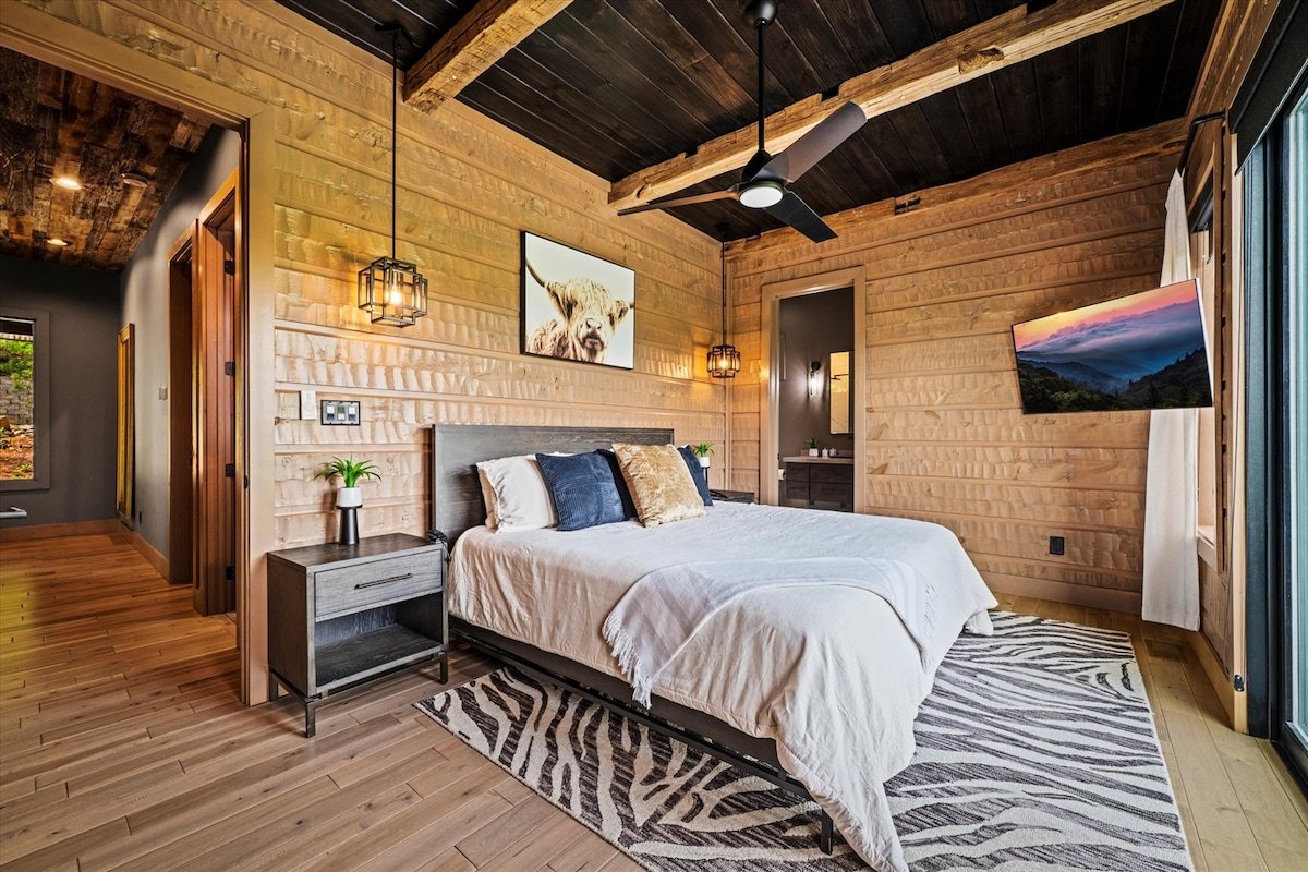 HUGE Indoor Pool |VIEWS|Bball Court| gallery image 3