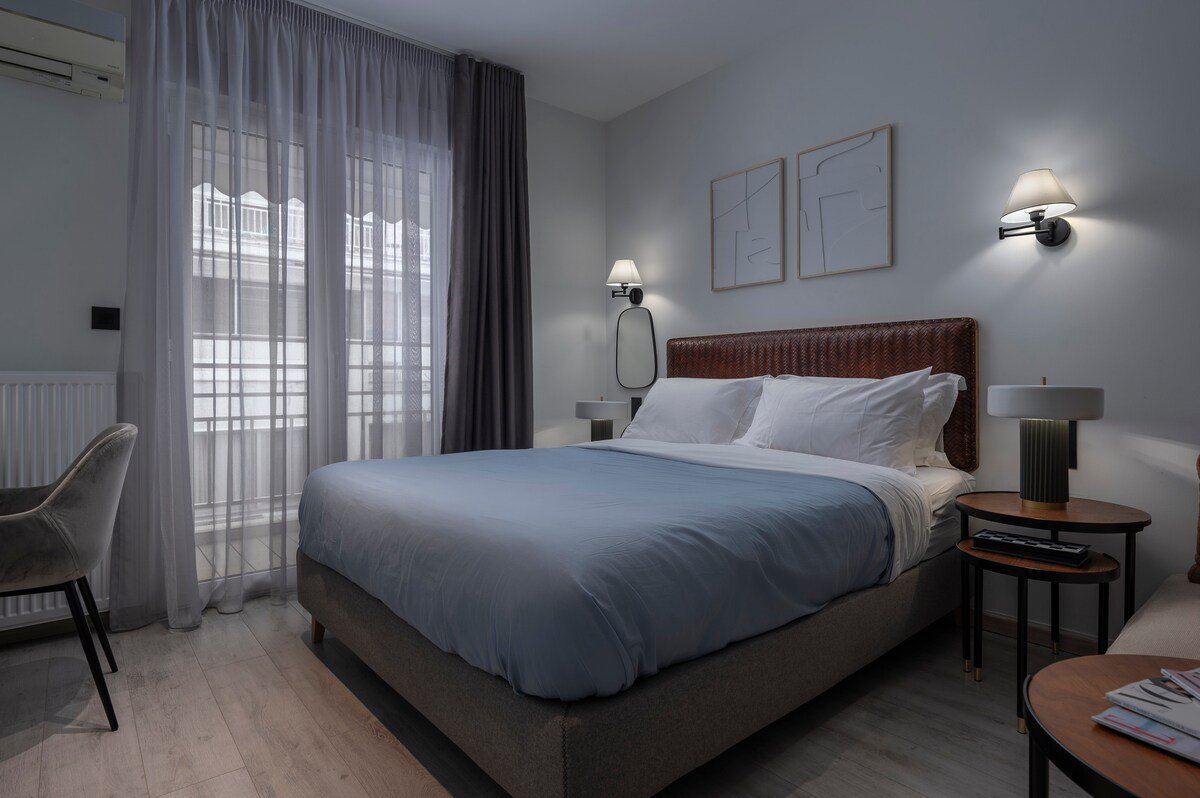 Embassy Elegant Suite gallery image 3