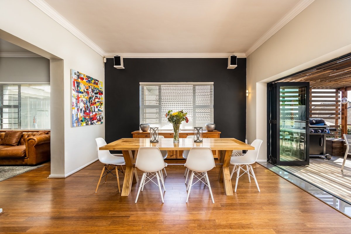 Luxury Modern Atlantic Seaboard Villa gallery image 4