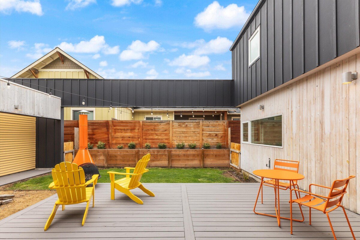 Stafford House- Modern home conveniently located i gallery image 3